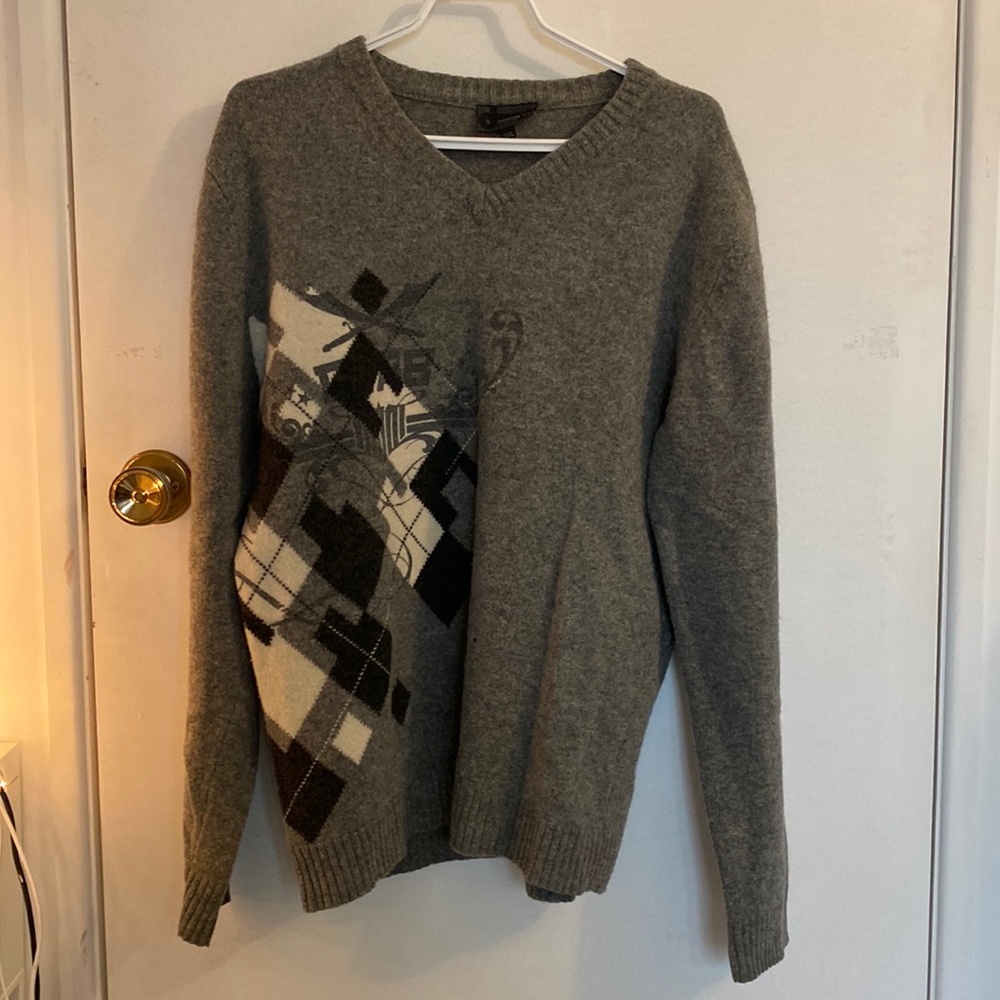 gray long sleeve v-neck